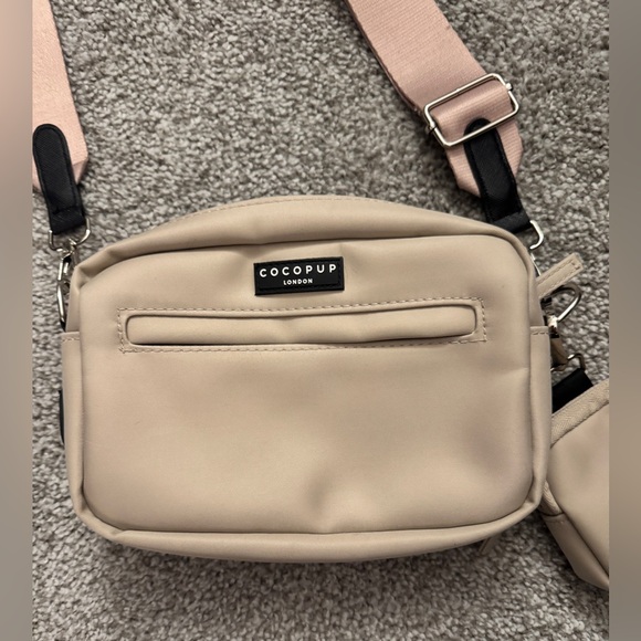 cocopup London 🤎 - Dog Walking Caramel Latte Bag - Picture 3 of 9